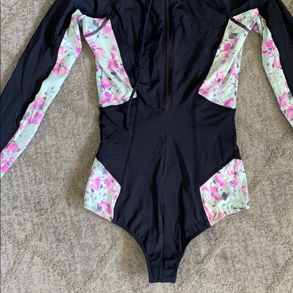 O'Neill Long Sleeve Rashguard Swimsuit - Picture 10 of 12